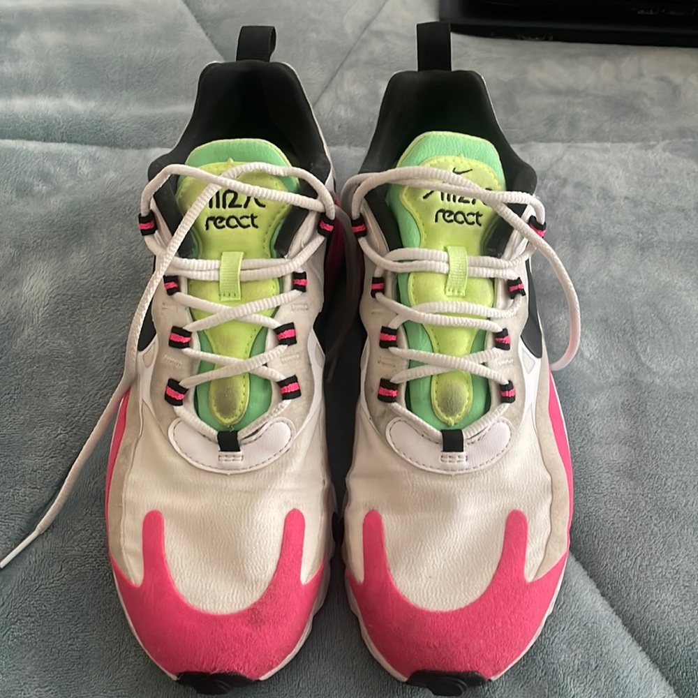Nike Air 270 React
